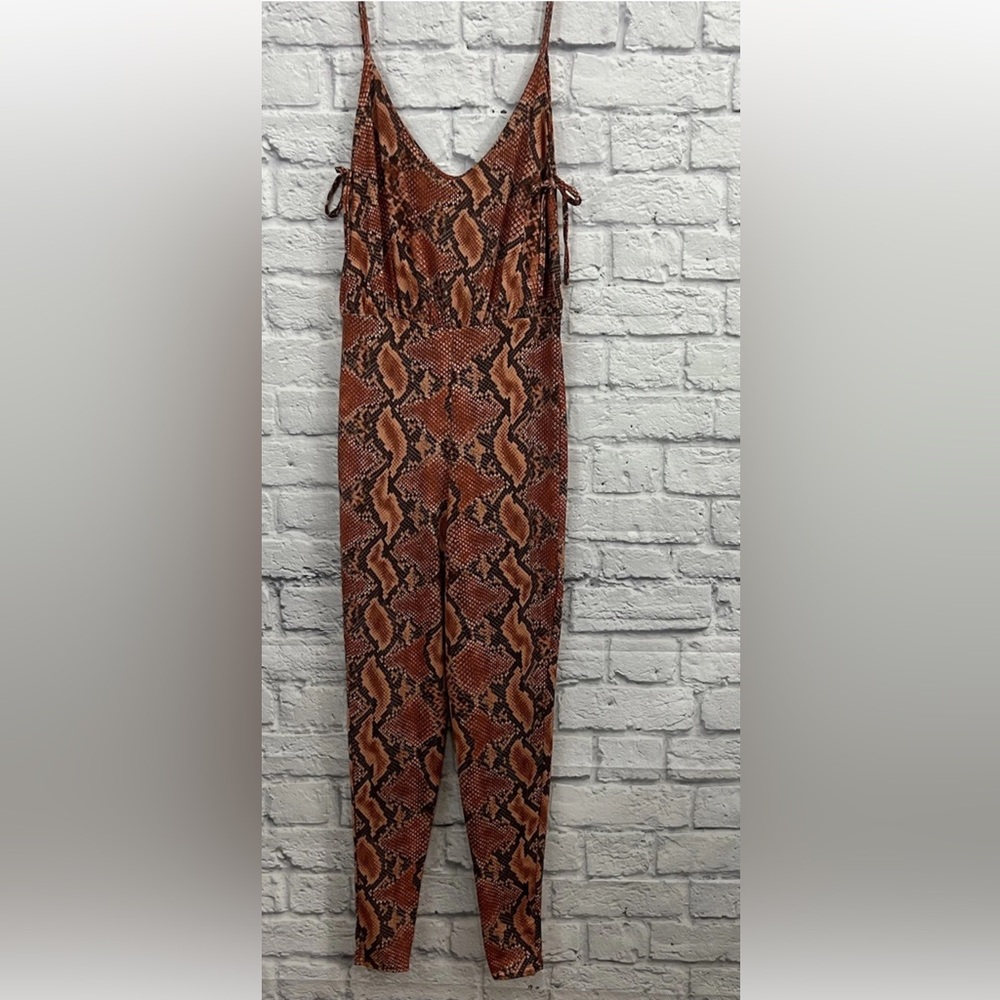 BOOHOO ORANGE & BROWN SNAKESKIN PRINT SLEEVELESS JUMPSUIT SIZE 4